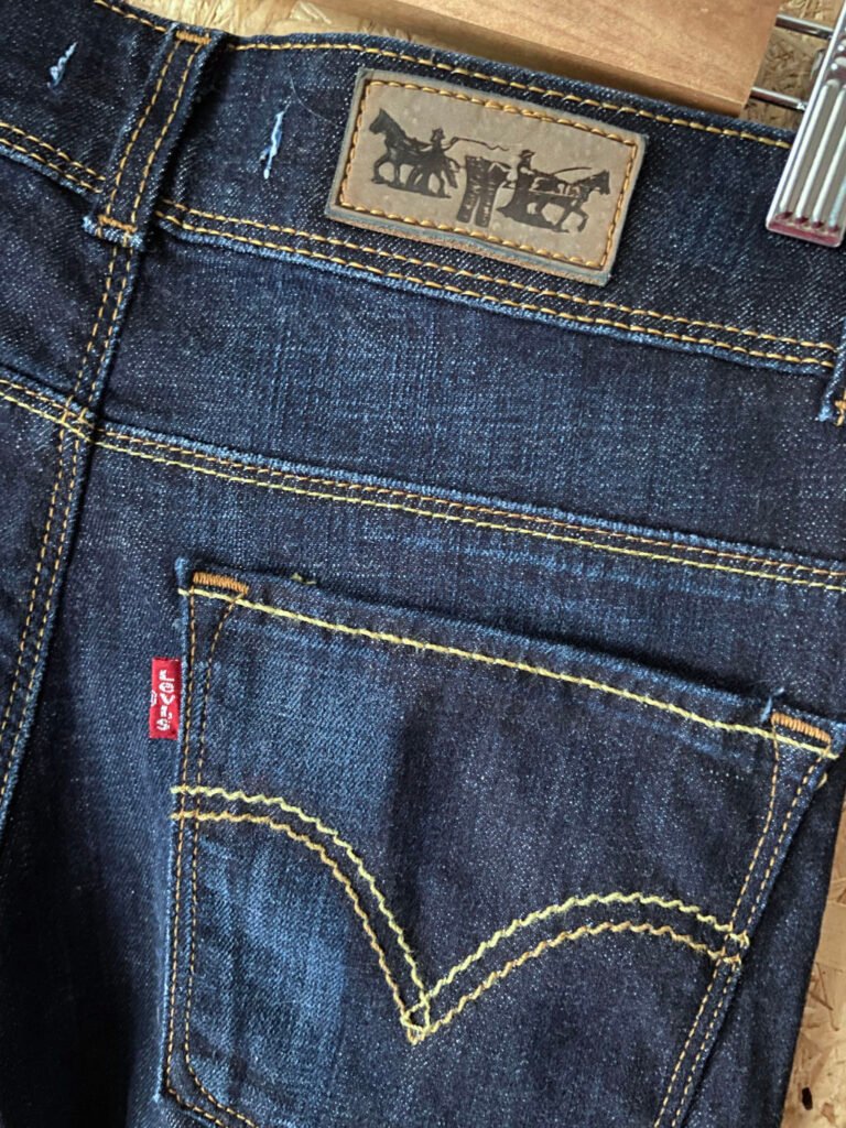 jean levi's 474 loose fit wide leg red tab