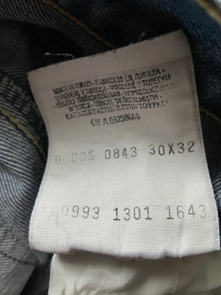 levi's engineered 843 coutures tournantes Y2K étiquette