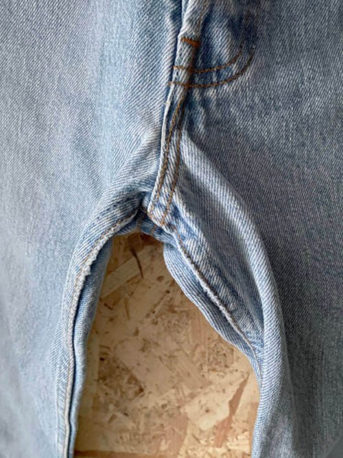 jean vintage levis 501 light wash W28 2000 entrejambe
