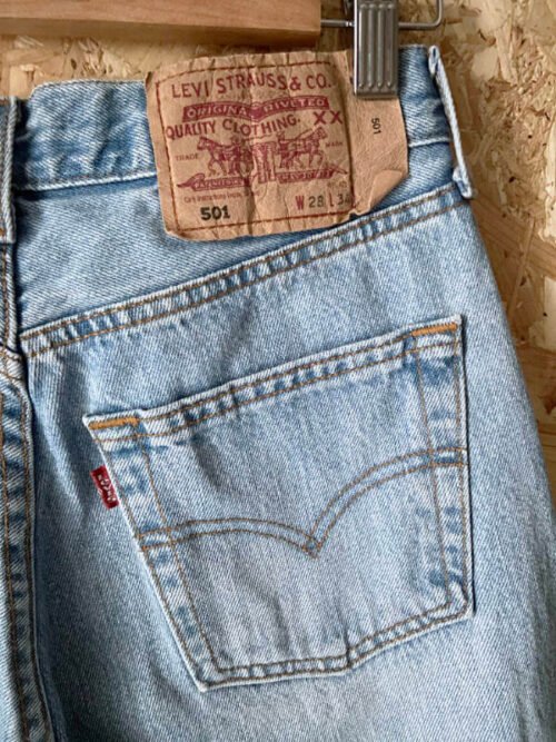 jean vintage levis 501 light wash W28 2000 red tab