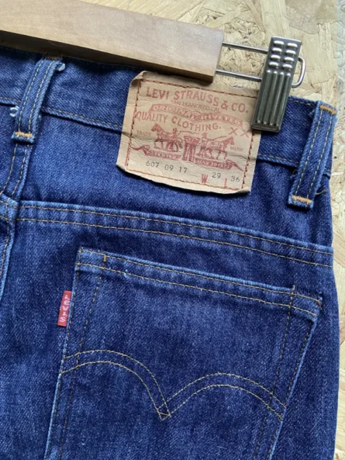jean vintage levis 607 bootcut w29 70s bleu brut etiquette cuir