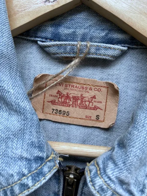 veste jean vintage levis 73695 S bleu Y2K etiquette cuir