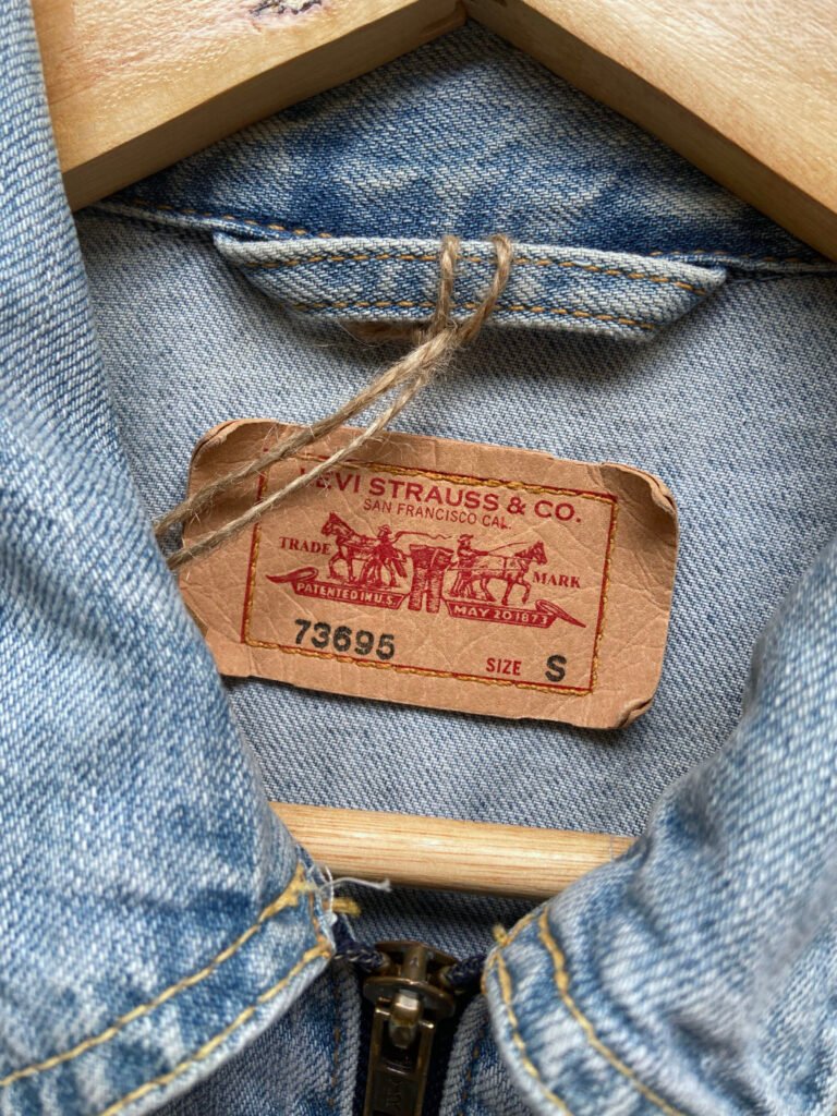 veste jean vintage levis 73695 S bleu Y2K patch cuir