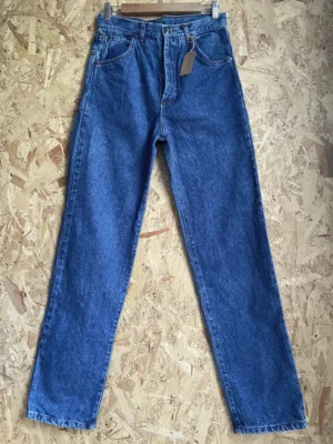 jean vintage bonaventure bleu années 80/90 taille haute coupe mom face