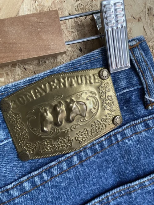 jean vintage bonaventure bleu années 80/90 taille haute coupe mom plaque dorée au dessus de la poche arrière