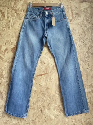 jean levis vintage années 2000 bleu modèle 522 superlow stovepipe made in usa de face