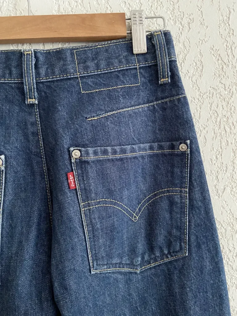 Levi's 835 engineered coutures tournantes W27 Y2K redtab