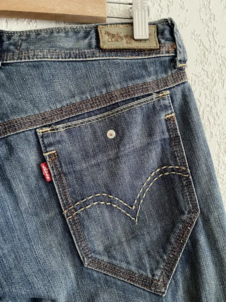 jean levi's Marilee spade pocket loose fit Y2K red tab