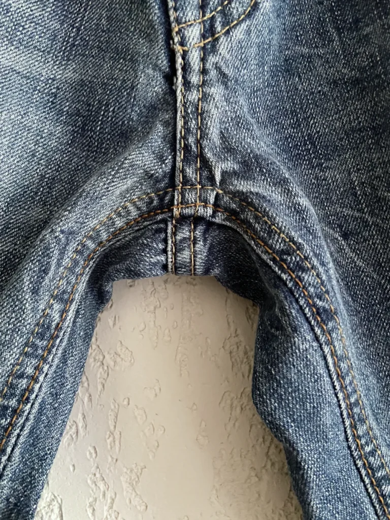 jean vintage le temps des cerises Y2K entrejambe