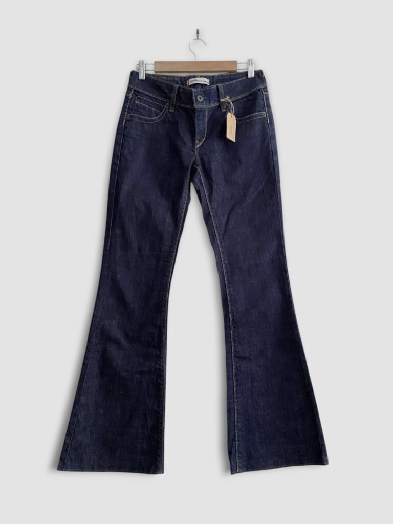 jean levi's vintage 2000s booty flare fit W29 face