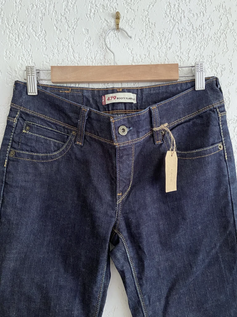 jean levi's vintage 2000s booty flare fit W29 taille