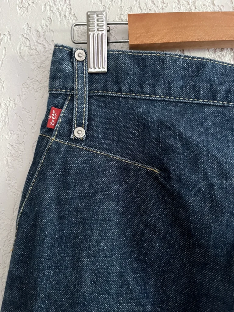 capri levis engineered vintage Y2K red tab