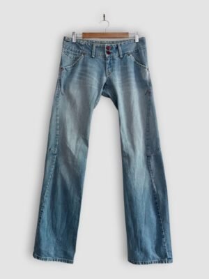jean levi's engineered Y2K bootcut face