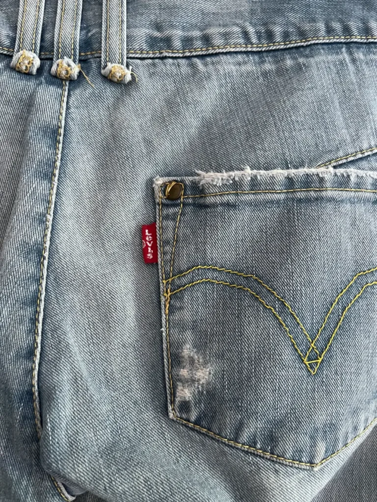 jean levi's engineered Y2K bootcut red tab