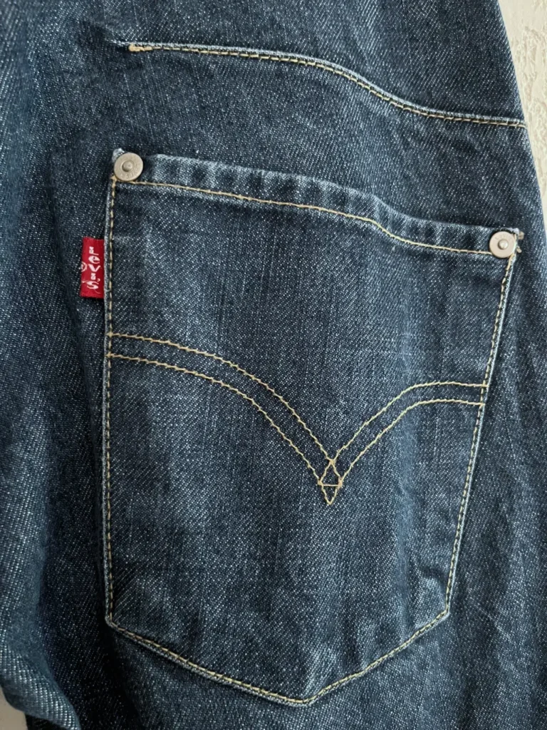 jean levis engineered 835 taille basse red tab